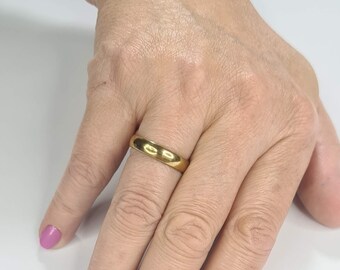 Gold stainless steel alliance ring 4mm. Customizable with FREE ENGRAVING. for men and women or couples.