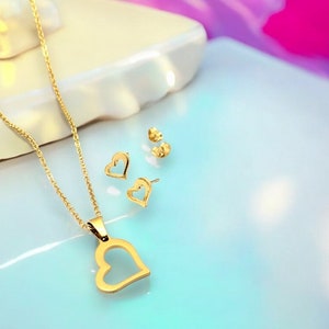 Heart pendant and earrings set in gold stainless steel.