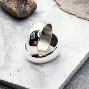 OFFER - Pack of 2 8mm stainless steel wedding rings. width. FREE ENGRAVING. engagement, wedding, couples, gift.