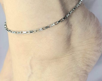 Stainless steel anklet with rectangular link chain.