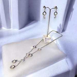 Set of circles and crystal in steel with pendant and earrings with chain for women or girls as a gift or for yourself.