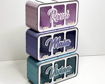Hucha de madera personalizada para niños: Ahorra, comparte y gasta.