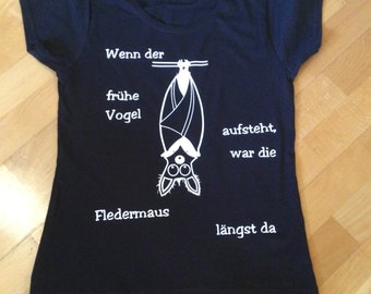 T-Shirt „Wennn der frühe Vogel aufsteht, war die Fledermaus längst da“