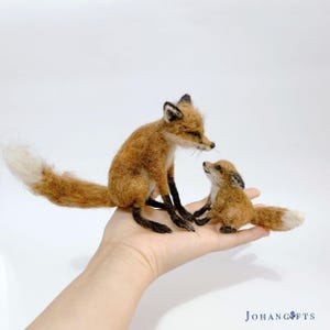 Needle Felted Fox Mom and Baby – Handmade Wool Animal Sculpture, Woodland Nursery Decor, Red Fox Figurine Gift for Wildlife Lovers