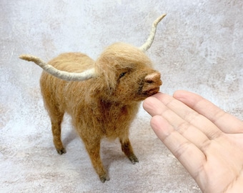 Réalisé sur commande - Sculpture en laine de vache des Highlands feutrée à l'aiguille, animal de ferme fait main à collectionner