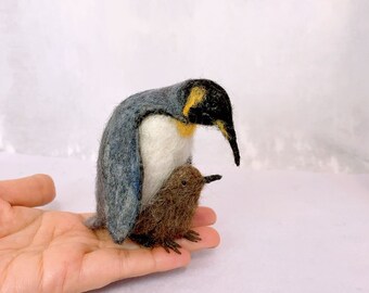 King Penguin & Chick Wool Sculpture - Needle Felted Mother's Day Penguin Gift, Miniature Home Decor, Antarctic Animal Figurine Collectible