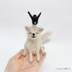 Needle Felted Arctic Fox and Crow Wool Sculpture - Miniature Handmade Smiley Fox Figurine, Unique Collectible Gift for Fox Lover