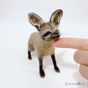 Needle Felted Bat-Eared Fox Figurine – Handmade Realistic Wool Animal Sculpture, Wildlife Decor Gift for Nature and Fox Lovers