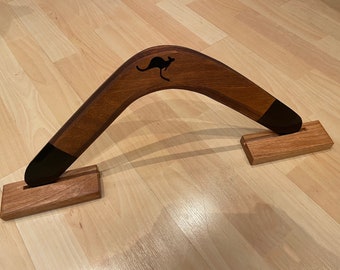 BOOMRANGS FLEXI Boomerang stand made from solid oak to fit any size Boomerang up to 26in (Boomerang not included)