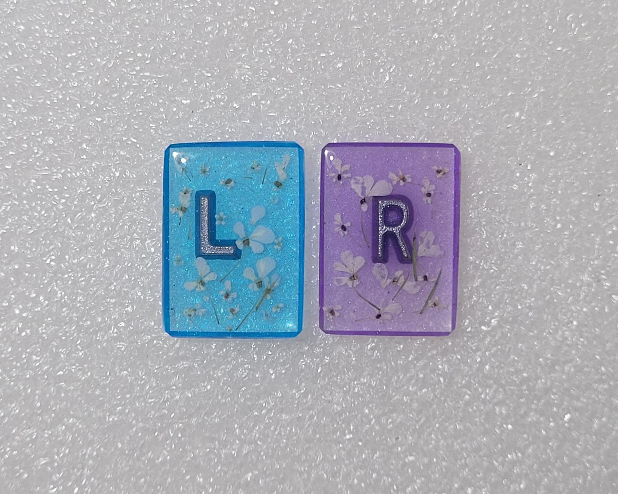 1 pair of semi-transparent botanical x-ray markers with initials (max 3 characters), perfect for extremities and pediatrics, minimalist