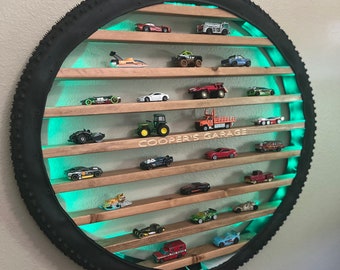 Estante de neumáticos personalizado original // Exhibición de coches de juguete // Exhibición de trenes de juguete // Almacenamiento de coches de juguete // Arte de pared // Estante de neumáticos de bicicleta