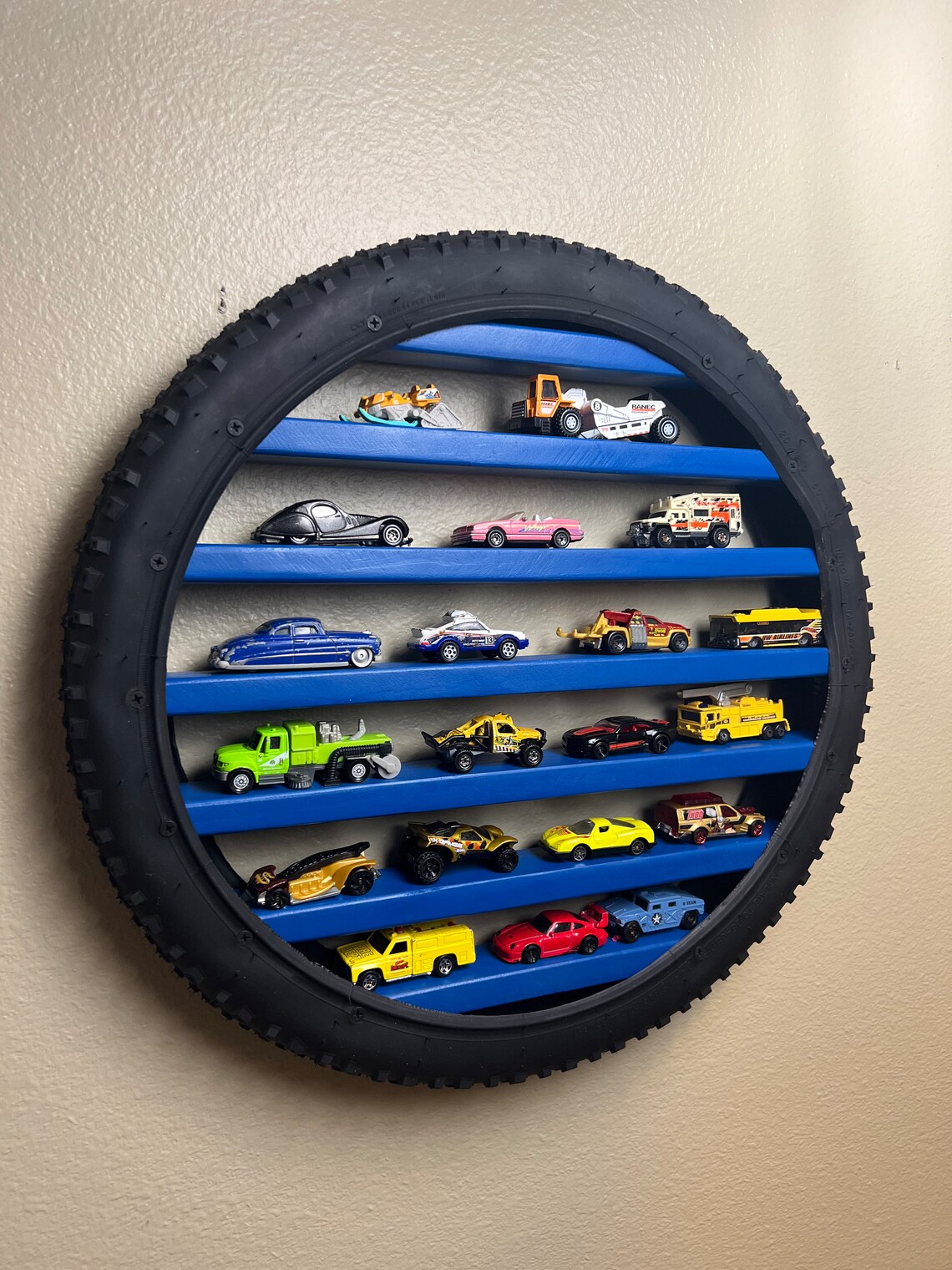 Original Personalized Tire Shelf Toy Car Display Toy Train Display Toy