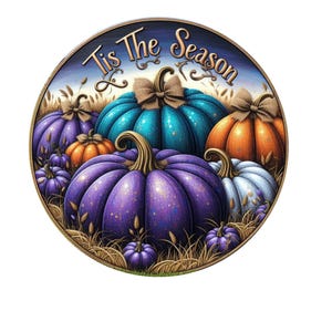 Letrero de corona de metal con calabazas coloridas, es la temporada, calabaza morada, calabaza azul, decoración de puerta, letrero de corona de otoño