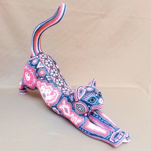 Huichol Beaded Cat Playing main image 1