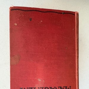 家庭管理の料理本と家庭のヒント、中古、1934年製。占い、水探し、鉱物探し、鳥の占い、カードゲームなどが含まれています。