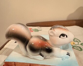 Vintage ceramic 2 place ash tray in the form of a squirrel sitting by a brick wall c 1960s expertly  hand painted made Japan  good quality.