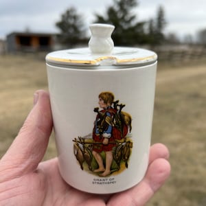 zabytkowy garnek Baxter Scottish Preserve z lat 80. XX wieku, w doskonałym stanie, zatytułowany „Grant of Strathsprey”, z serii szkockiej.