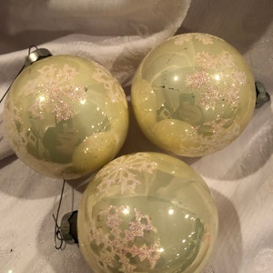3 x Vintage Christmas tree ornaments c 1970 preowned