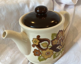 A vintage Sadler pottery England tea pot c 1947- decorated with stylized flowers and foliage, preowned, Used to brew tea.