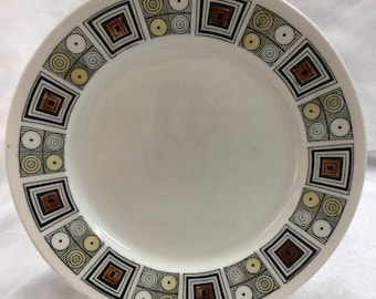 Vintage Kathie Winkle, Rushstone Pattern 9 1/2 -Inch Dinner Plate c.1960 as used in Shitt's Creek Production preowned  very good condition.