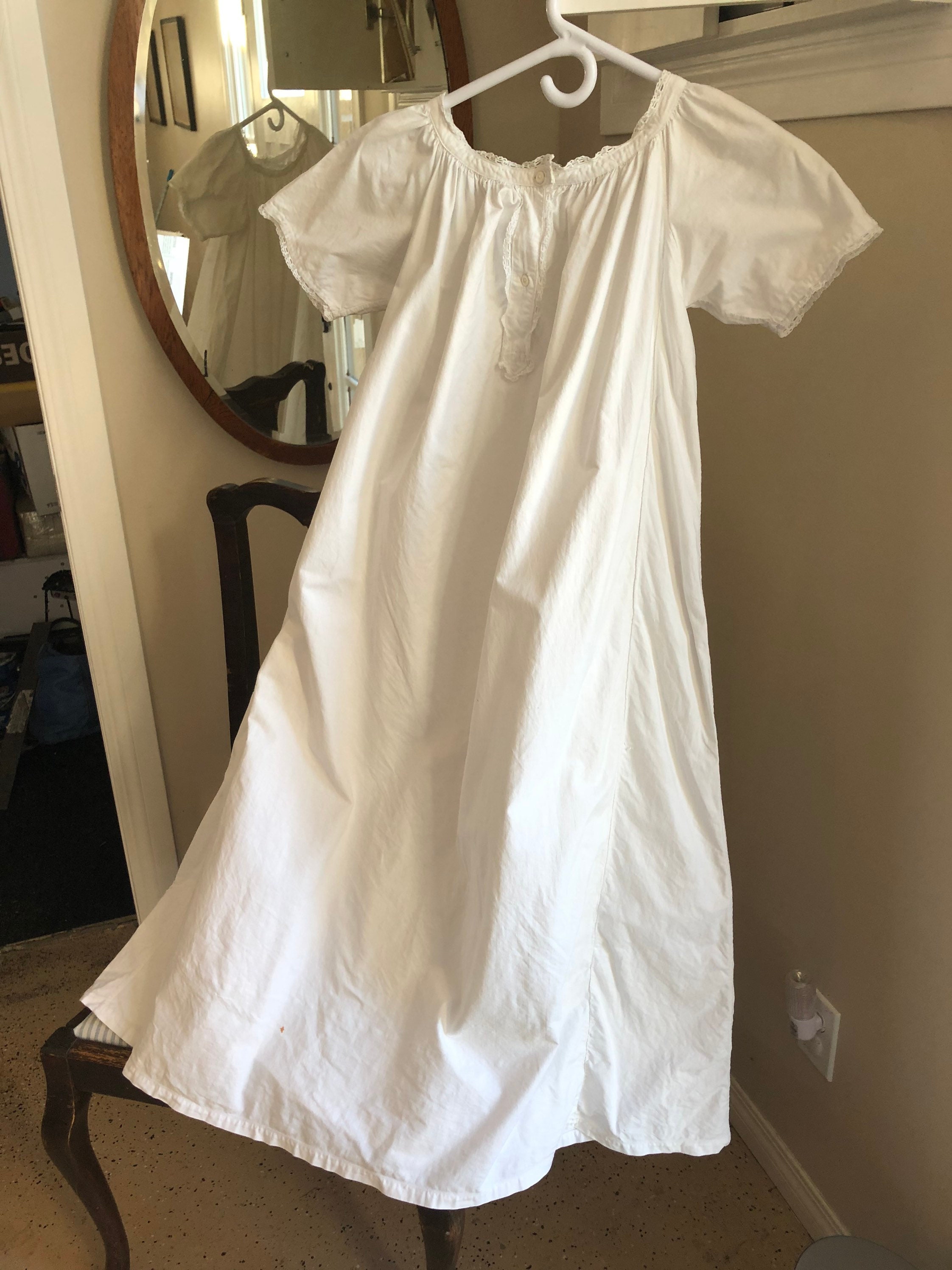 preowned Kleding Meisjeskleding Pyjamas & Badjassen Jurken in good condition. Girls Antique cotton nightdress c 1900 