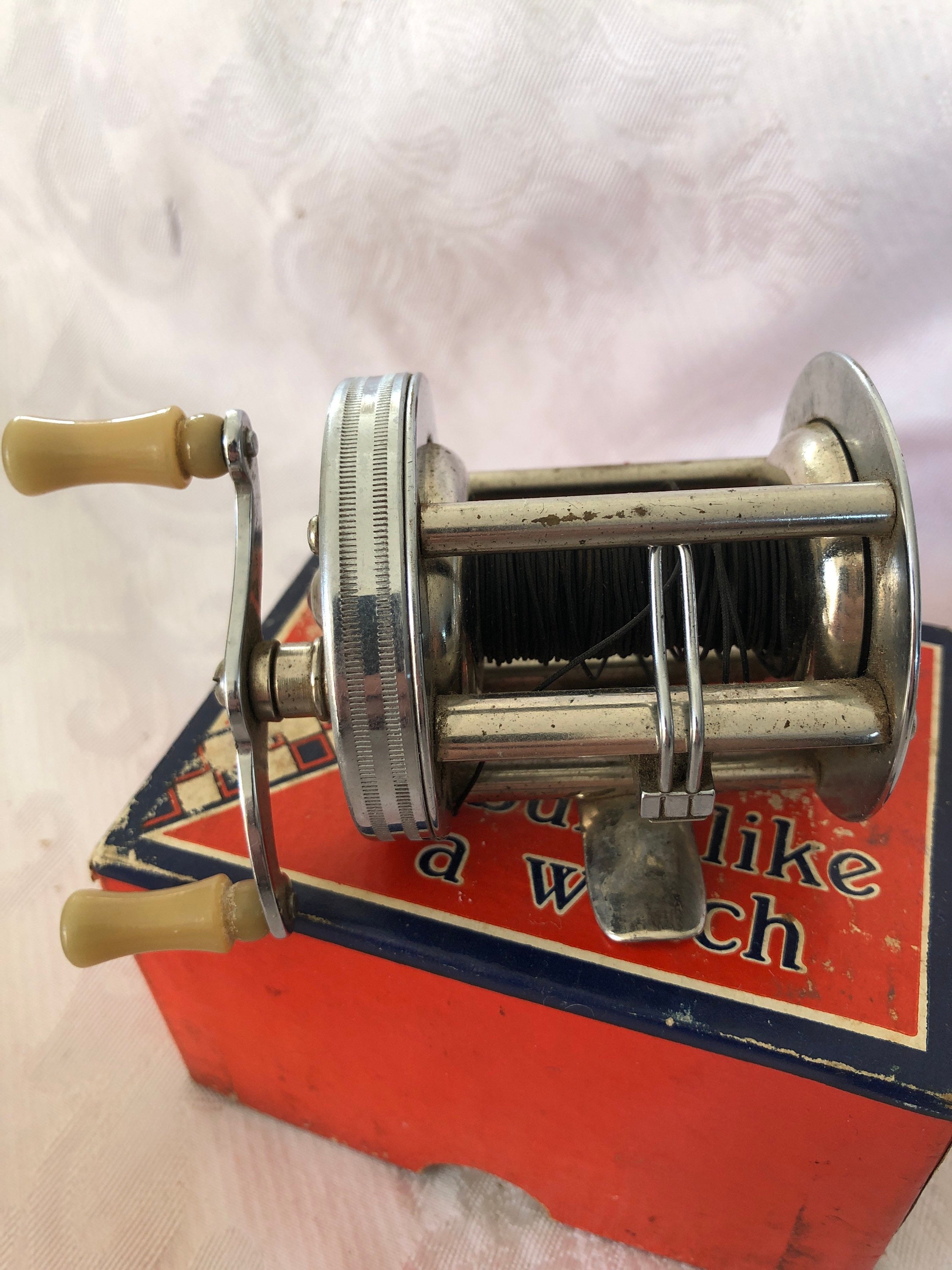 Vintage Shakespeare Level Winding Reel Date1956 Toronto by Inglis. Preowned  Good Condition. Original Box a Fantastic Fishing Display Reel. 