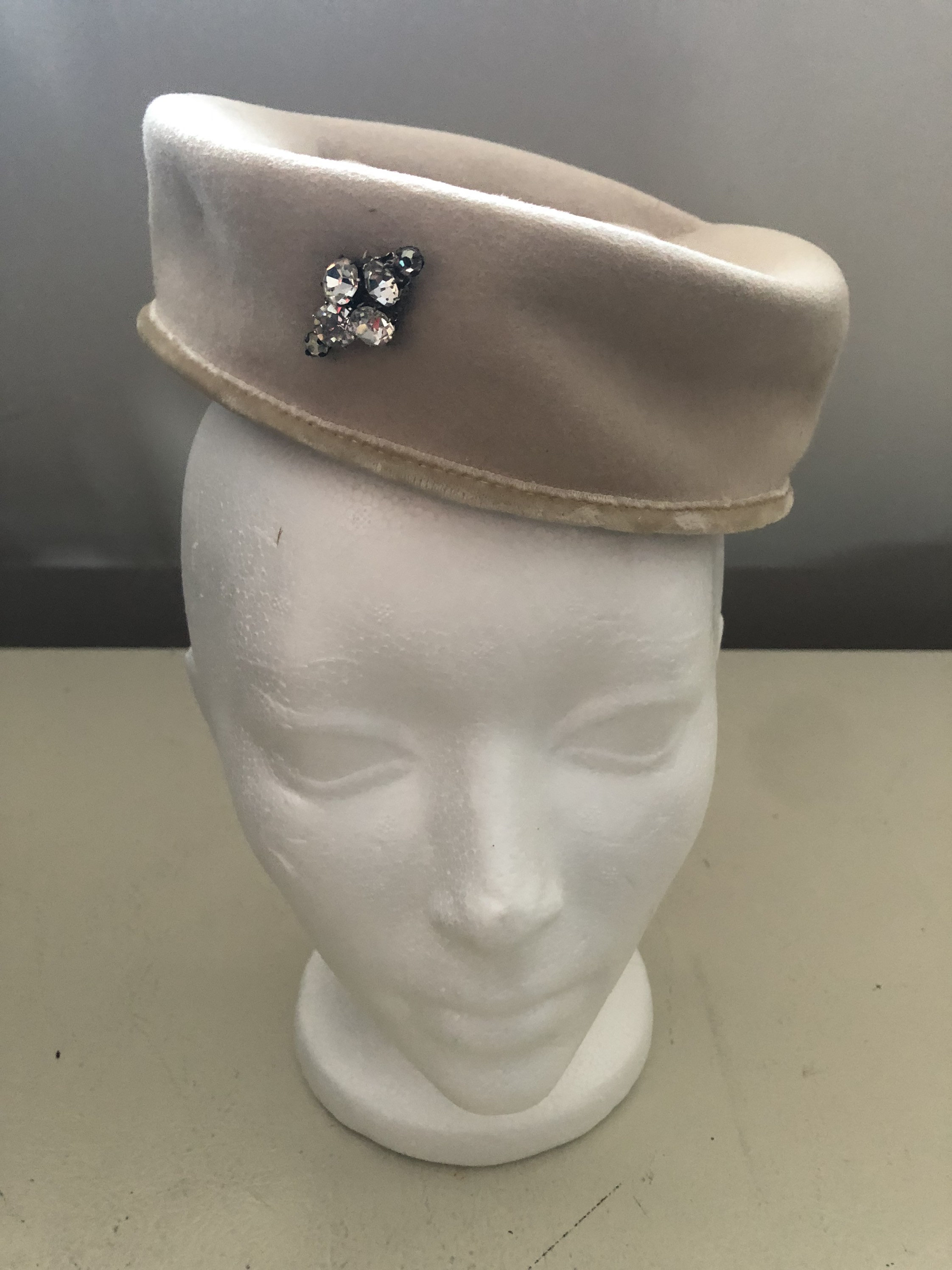 Vintage Hubbard Felt‎ Pill Box Hat Canada Handmade Vintage Pill Box Felt Hat Made in Canada C 1950s an Original  main image 4