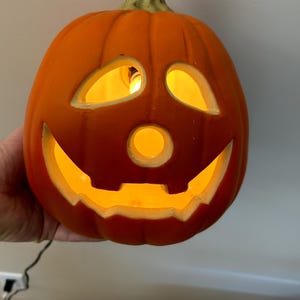 A vintage Halloween Pumpkin Electric light c 1990s moulded plastic in excellent condition with A/C plug in. Gives that spooky decor look.