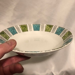 A vintage Kathie Winkle Serving Bowl in the rare Corinth Pattern, c 1960s preowned in excellent condition. Mid Century Modern Decor.