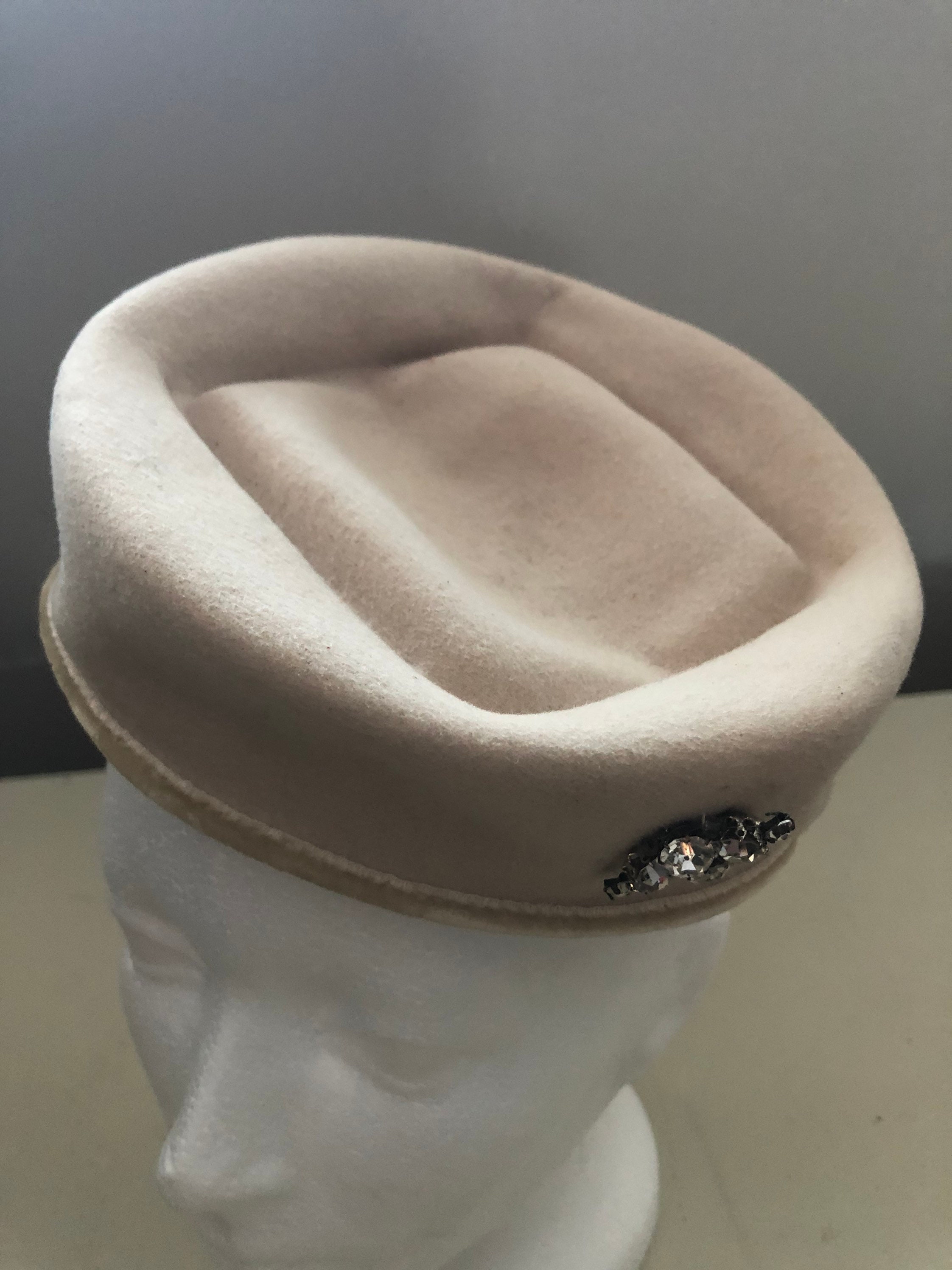 Vintage Hubbard Felt‎ Pill Box Hat Canada Handmade Vintage Pill Box Felt Hat Made in Canada C 1950s an Original  main image 2