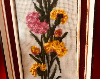 ヴィンテージ刺繍セット | 木製フレームの花モチーフ2点