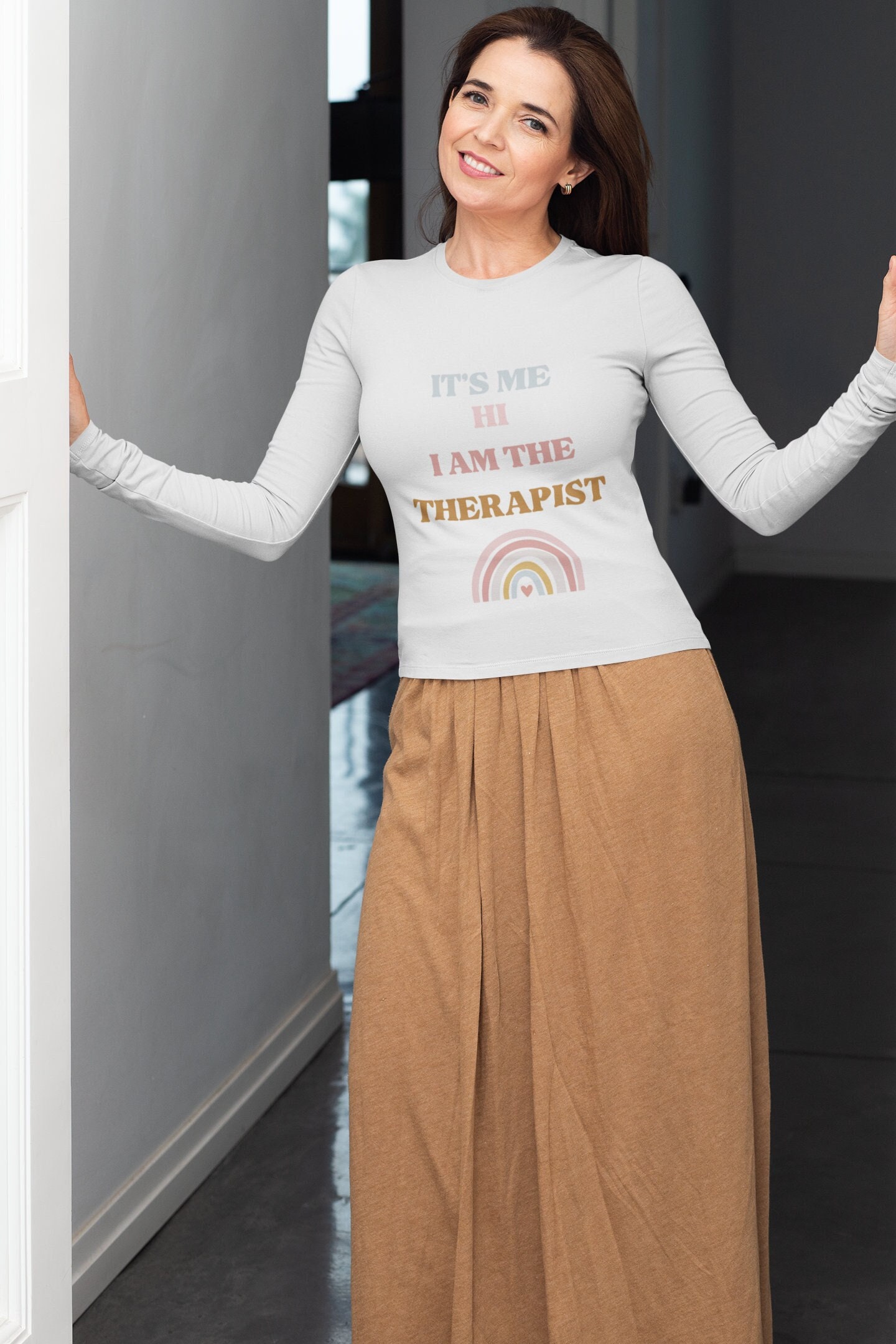 It's Me Hi I'm The Therapist It's Me Long Sleeve Shirt, Therapist Gift, Funny Therapist Long Sleeve Shirt, Therapist Appreciation Gift