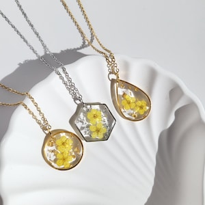 女性用水仙の花ネックレス、3月の誕生月の花ネックレス、手作りの本物の花のジュエリー、誕生日プレゼント、彼女へのクリスマスプレゼント