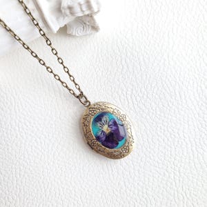 Pressed Flower Locket Necklace with photo | Photo Locket Necklace with Birth Flower | Birthday Gift for Women | Christmas Gift for Mom