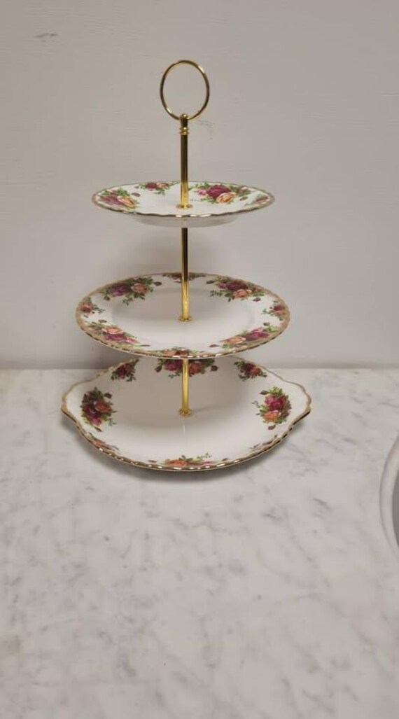 Royal Albert Old Country Roses Vintage Afternoon Tea Serving Made of Fine Bone China-Floral Pattern, Multi, Cake Stand 3 Tier Royal Albert Old Country Roses Vintage Afternoon Tea Serving Made of Fine Bone China-Floral Pattern, Multi, Cake Stand 3 Tier