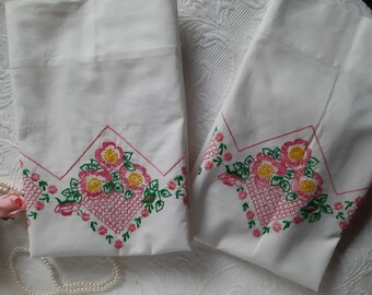 シャトーシック ピローケース：刺繍入り花柄コットン - 2枚セット