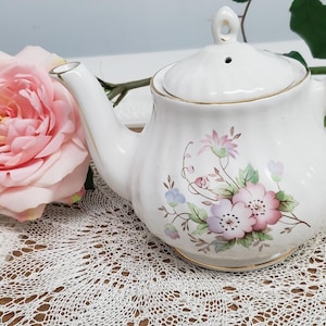 SADLER Floral  TEA POT
