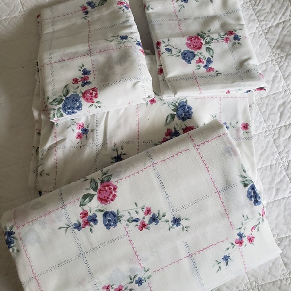 Double Sheet Set and Pillow Cases....Wabasso