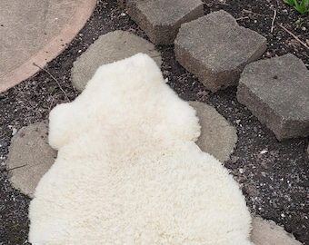 Dywan z owczej skóry w stylu vintage, przytulny wystrój pokoju, 33x27