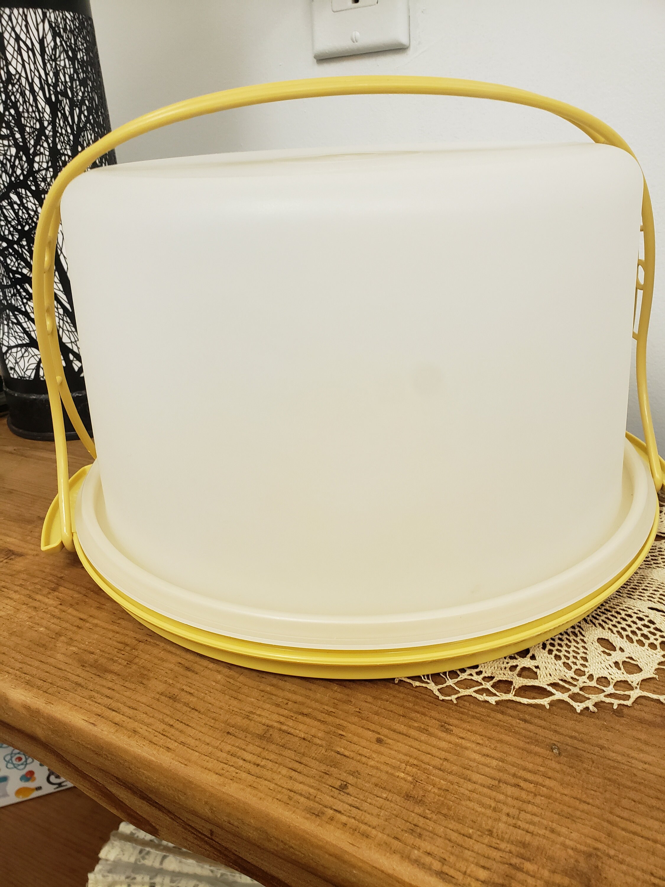 Vintage Tupperware Rectangle Cake Carrier Cake Taker Harvest Gold 2PC 622-5