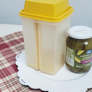 Tupperware YELLOW Pickle Keeper 5 cup