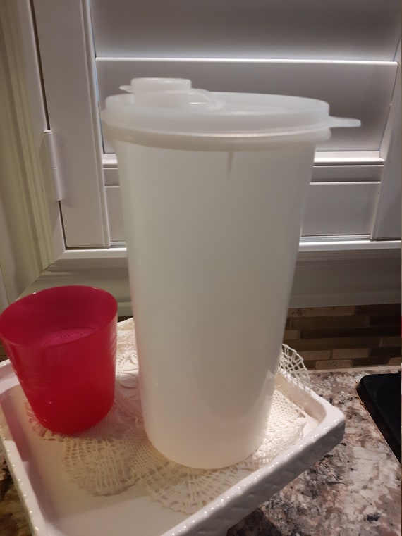 Tupperware Dose mit Deckel & Ausgießer