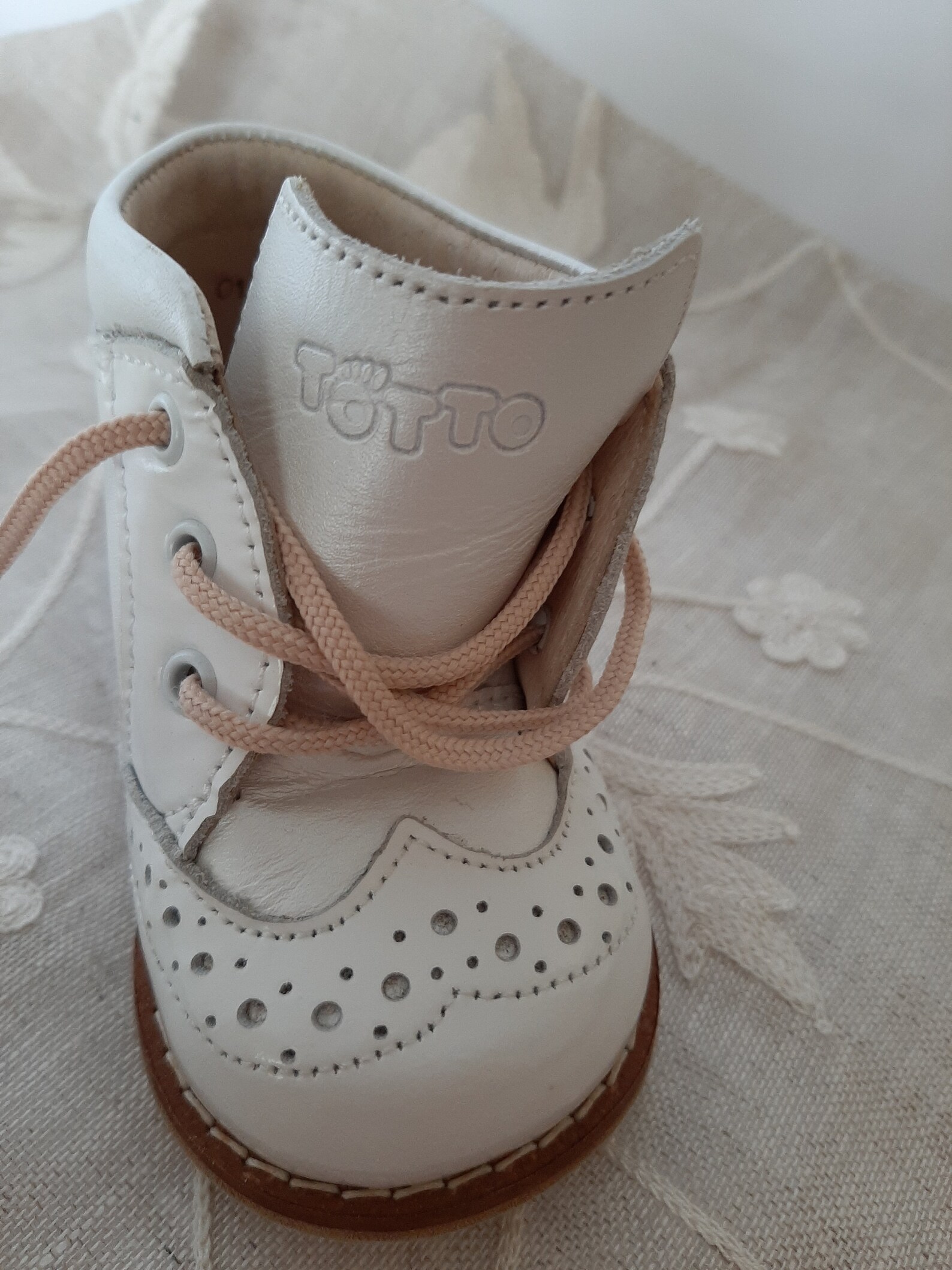 Baby Leather WALKING Shoes.. TOTTO.. White with Laces Etsy