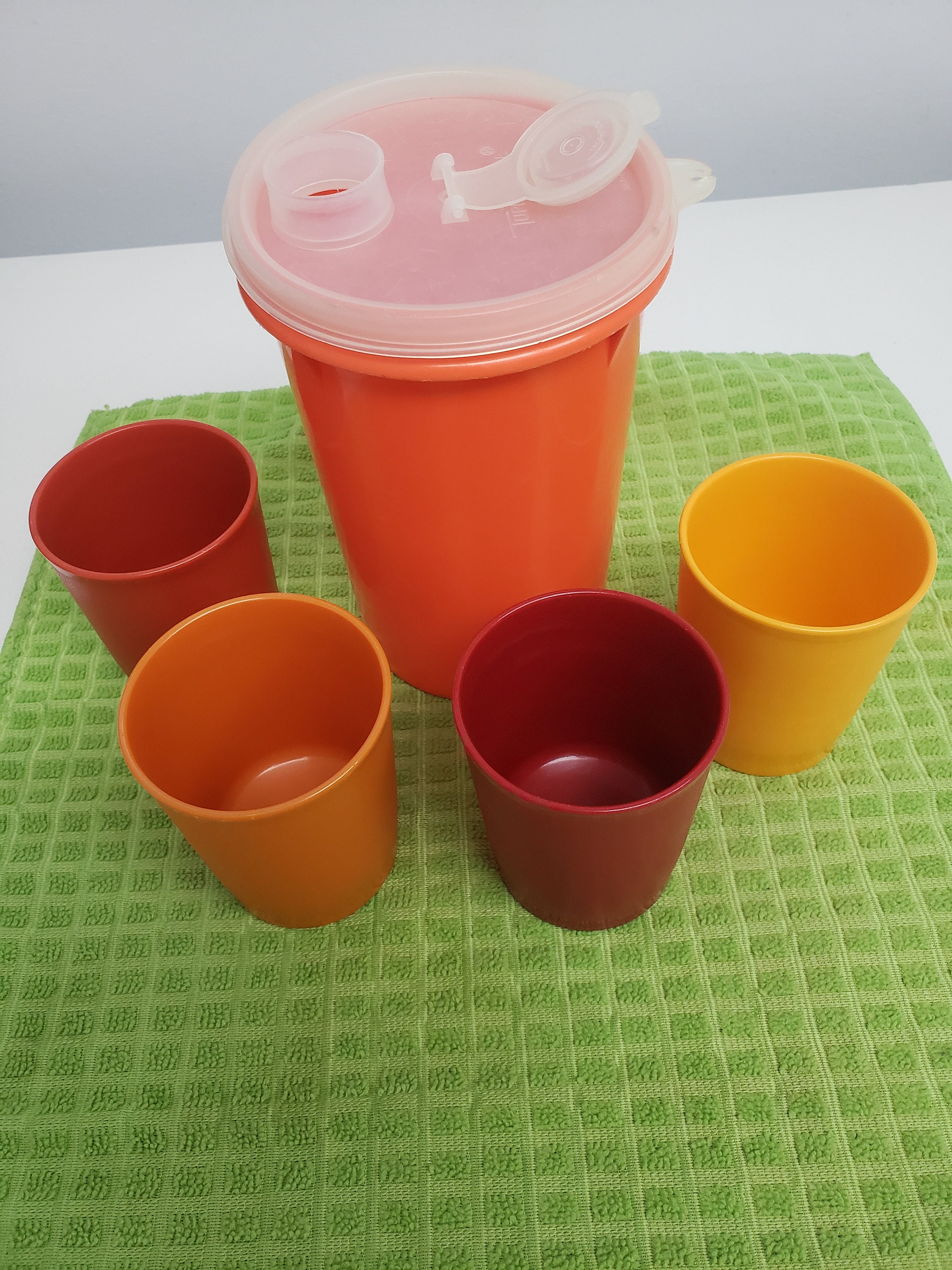 Tupperware Tumblers With Container 