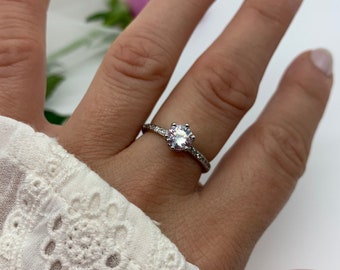 Bague solitaire en argent-Premier cadeau de la fête des mères-Cadeau d’anniversaire-CZ Diamond stimulant-Bague de mariage-Fiançailles ouvertes-Cadeau de Noël pour elle