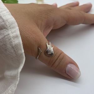 Duim verstelbare zilveren gitaarring - gitaarsieraden - muziekring - muziekliefhebbers - Moederdagcadeau sieraden - muziekcadeauring
