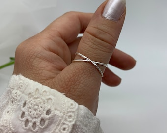 Bague minimaliste croix argentée - Bague ouverte réglable fine - Cadeaux pour les mères - Fête des Mères - Cadeau fête des Mères pour elle - Bijoux pour femme