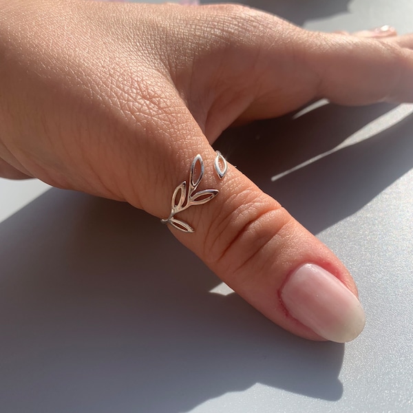 Silver Leaf Band Thumb Ring-Stackable Cute Vine Ring-Valentines Day Gifts For Her-Birthday-Jewelry For Woman-Tiny Leaf Branch Ring-Twig