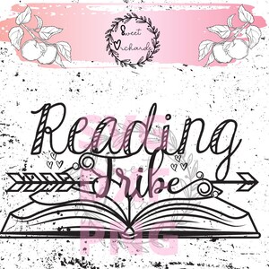 Könnte beinhalten: Schwarz-weiß-Illustration eines geöffneten Buches mit einem Pfeil und den Worten "Reading Tribe" darüber. Der Hintergrund ist eine weiße und schwarze, abgenutzte Textur mit einem rosa Aquarell-Wasch oben.