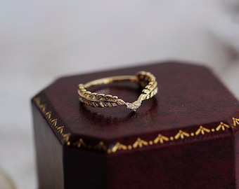 Laurel Leaf heart dainty Ring, Greek Goddess Angel, Dainty Vintage Ring, Laurel Gold leaf